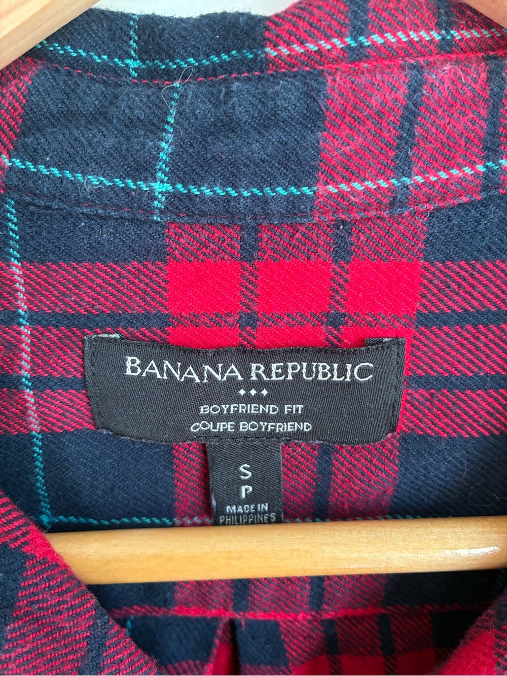 Banana Republic Red Plaid Flannel Boyfriend Shirt Size S 100% Coton Blouse - Picture 3 of 9